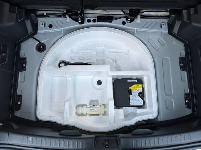 ヤリス Ｚ　サイドＳＲＳ　ＡＡＣ　バックモニタ　ＡＨＢ　スマキー　横滑防止装置　キーフリー　ＬＥＤランプ　オートライト　クルコン　シートヒーター　　ＵＳＢ　ＡＢＳ　車線逸脱防止　ブラインドスポットモニター装備（42枚目）