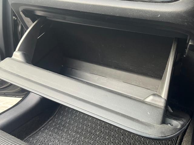 アクア Ｓスタイルブラック　純正９インチ大型ナビ　ミラー型前後ドラレコ　トヨタセーフティセンス　オートハイビーム　レーンアシスト　バックカメラ　ＤＶＤ再生　Ｂｌｕｅｔｏｏｔｈ　ＥＴＣ　オートライト　ステアリングスイッチ（22枚目）
