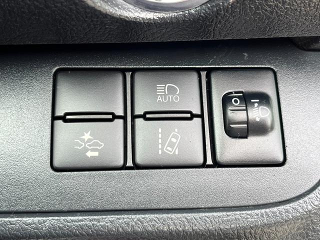 シエンタ ハイブリッド ファンベースG 純正SDナビ 両側パワースライドドア バックカメラ コーナーセンサー クルーズコントロール 純正ドライブレコーダー フルセグTV トヨタセーフティセンス LEDヘッドライト ビルトインETC(12枚目)