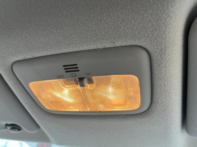 シエンタ ハイブリッド ファンベースG 純正SDナビ 両側パワースライドドア バックカメラ コーナーセンサー クルーズコントロール 純正ドライブレコーダー フルセグTV トヨタセーフティセンス LEDヘッドライト ビルトインETC(24枚目)