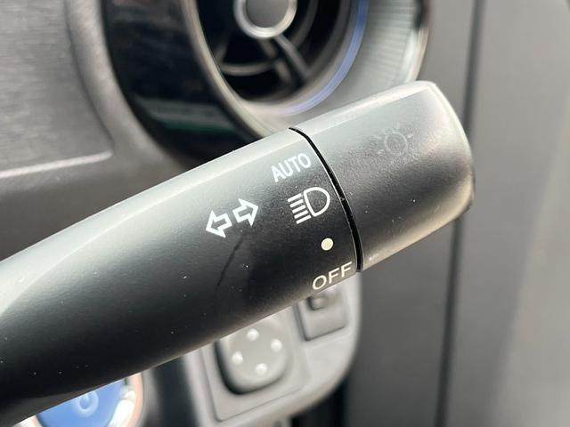 アクア Ｓ　純正ナビ　フルセグ　ドライブレコーダー　ＥＴＣ　プッシュスタート　Ｂｌｕｅｔｏｏｔｈ　トヨタセーフティ　レーンアシスト　オートハイビーム　ステアリングスイッチ　ＤＶＤ再生　オートライト　スマートキー（8枚目）