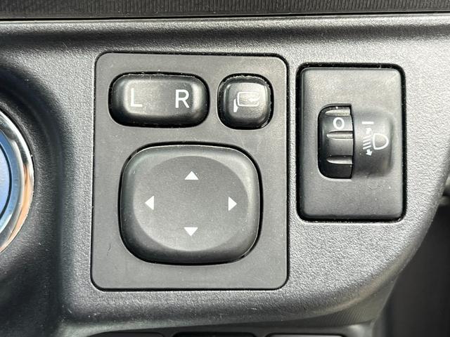 アクア Ｓ　純正ナビ　フルセグ　ドライブレコーダー　ＥＴＣ　プッシュスタート　Ｂｌｕｅｔｏｏｔｈ　トヨタセーフティ　レーンアシスト　オートハイビーム　ステアリングスイッチ　ＤＶＤ再生　オートライト　スマートキー（10枚目）