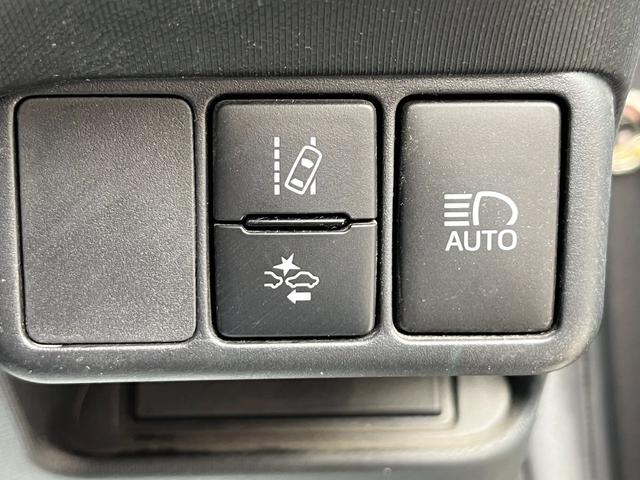アクア Ｓ　純正ナビ　フルセグ　ドライブレコーダー　ＥＴＣ　プッシュスタート　Ｂｌｕｅｔｏｏｔｈ　トヨタセーフティ　レーンアシスト　オートハイビーム　ステアリングスイッチ　ＤＶＤ再生　オートライト　スマートキー（11枚目）