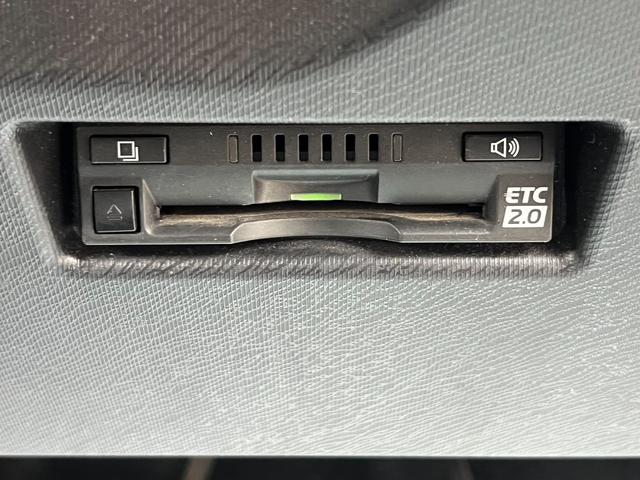 アクア Ｓ　純正ナビ　フルセグ　ドライブレコーダー　ＥＴＣ　プッシュスタート　Ｂｌｕｅｔｏｏｔｈ　トヨタセーフティ　レーンアシスト　オートハイビーム　ステアリングスイッチ　ＤＶＤ再生　オートライト　スマートキー（12枚目）
