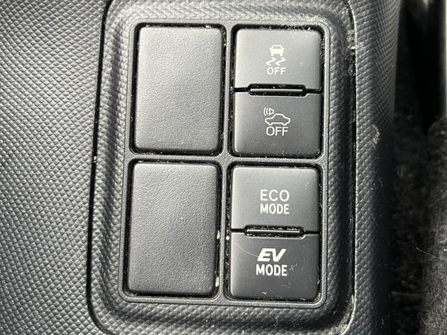 アクア Ｓ　純正ナビ　フルセグ　ドライブレコーダー　ＥＴＣ　プッシュスタート　Ｂｌｕｅｔｏｏｔｈ　トヨタセーフティ　レーンアシスト　オートハイビーム　ステアリングスイッチ　ＤＶＤ再生　オートライト　スマートキー（13枚目）