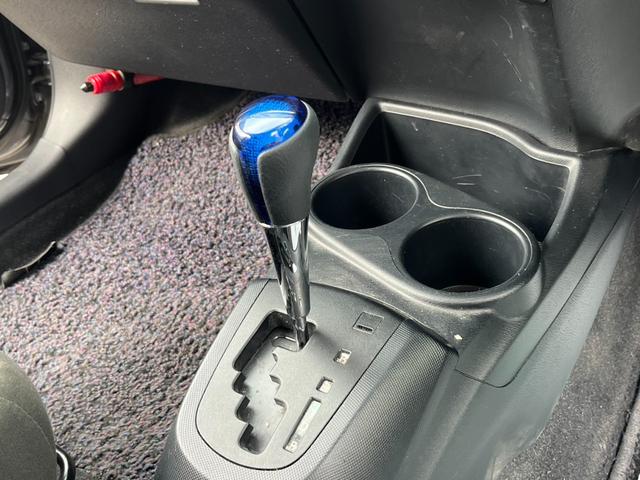 アクア Ｓ　純正ナビ　フルセグ　ドライブレコーダー　ＥＴＣ　プッシュスタート　Ｂｌｕｅｔｏｏｔｈ　トヨタセーフティ　レーンアシスト　オートハイビーム　ステアリングスイッチ　ＤＶＤ再生　オートライト　スマートキー（14枚目）