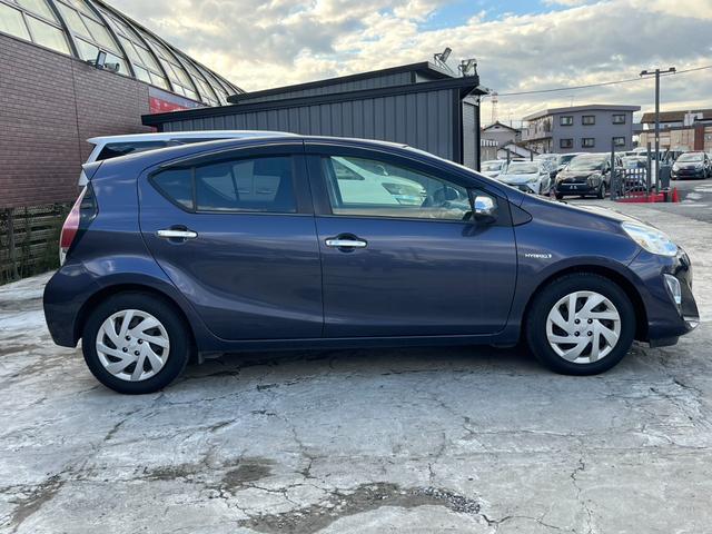 アクア S ワンオーナー 禁煙車 純正ナビ バックカメラ Bluetooth フルセグTV スマートキー ETC車載器 プッシュスタート ステアリングスイッチ オートライト オートエアコン 電動格納ミラー(47枚目)