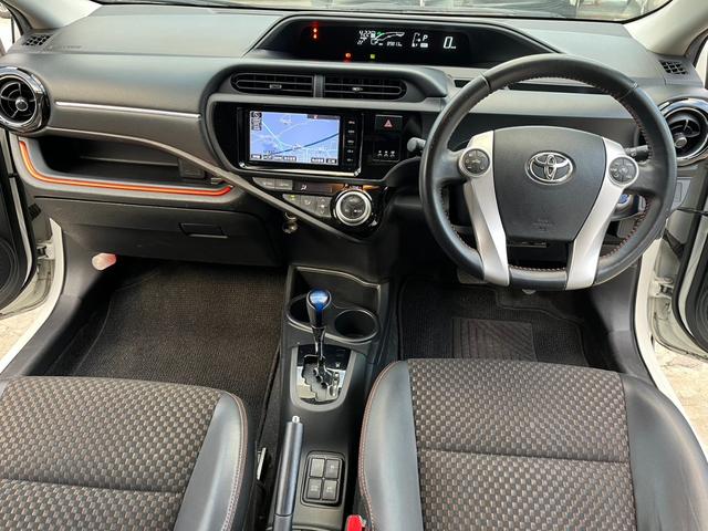 アクア S 純正ナビ ハーフレザー ドライブレコーダー フルセグTV バックカメラ Bluetooth 16インチ純正AW ETC車載器 LEDヘッドライト オートライト フォグランプ スマートキー(3枚目)