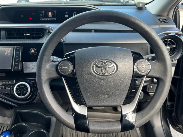 アクア S 純正SDナビゲーション Bluetoothオーディオ フルセグTV コーナーセンサー ETC車載器 ステアリングスイッチ DVD再生 CD再生 オートエアコン 電動格納ミラー(4枚目)