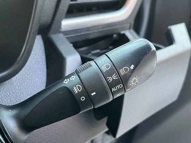 タンク カスタムＧ－Ｔ　純正ナビ　スマートアシスト　両側パワースライドドア　クルーズコントロール　レーンアシスト　コーナーセンサー　オートハイビーム　ＬＥＤヘッドライト　ＥＴＣ　テレビ再生　Ｂｌｕｅｔｏｏｔｈ　スマートキー（9枚目）