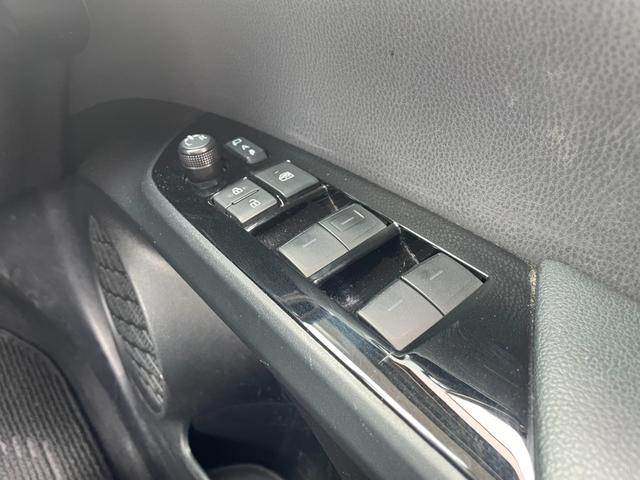 プリウス Ｓツーリングセレクション　ＴＳＳ　純正ナビ　Ｂカメラ　Ｂｌｕｅｔｏｏｔｈ　フルセグＴＶ　オートライト　オートハイビーム　レザーシート　シートヒーター　レーダークルーズコントロール　ビルトインＥＴＣ　ＬＥＤヘッドライト（22枚目）