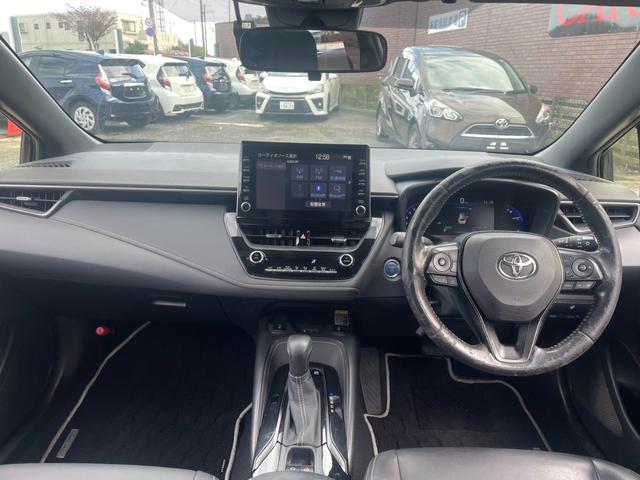 カローラツーリング ハイブリッド　ダブルバイビー　トヨタセーフティセンス　ＢＳＭ　ディスプレイオーディオ　Ｂｌｕｅｔｏｏｔｈ　フルセグＴＶ　オートライト　オートハイビーム　ＥＴＣ　ハーフレザーシート　シートヒーター　ハンドルヒーター　レーダークルコン（3枚目）