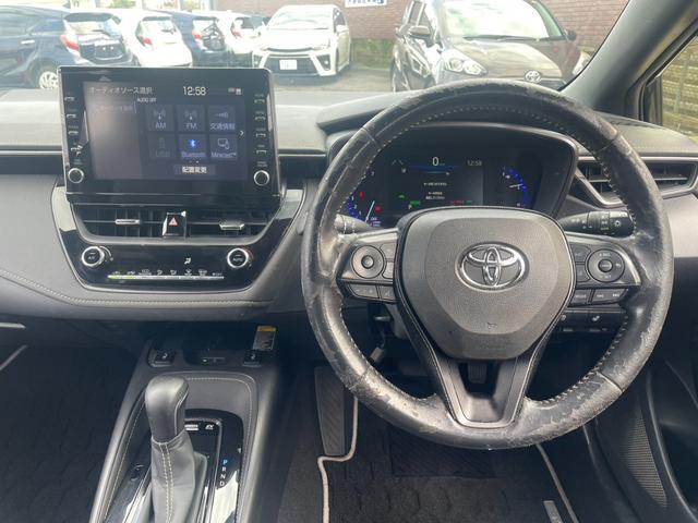 カローラツーリング ハイブリッド　ダブルバイビー　トヨタセーフティセンス　ＢＳＭ　ディスプレイオーディオ　Ｂｌｕｅｔｏｏｔｈ　フルセグＴＶ　オートライト　オートハイビーム　ＥＴＣ　ハーフレザーシート　シートヒーター　ハンドルヒーター　レーダークルコン（4枚目）