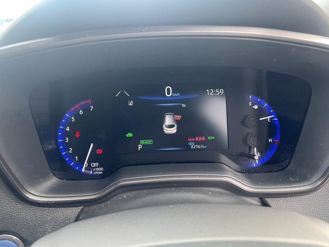カローラツーリング ハイブリッド　ダブルバイビー　トヨタセーフティセンス　ＢＳＭ　ディスプレイオーディオ　Ｂｌｕｅｔｏｏｔｈ　フルセグＴＶ　オートライト　オートハイビーム　ＥＴＣ　ハーフレザーシート　シートヒーター　ハンドルヒーター　レーダークルコン（6枚目）