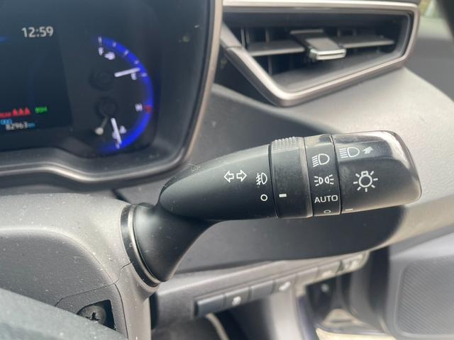 カローラツーリング ハイブリッド　ダブルバイビー　トヨタセーフティセンス　ＢＳＭ　ディスプレイオーディオ　Ｂｌｕｅｔｏｏｔｈ　フルセグＴＶ　オートライト　オートハイビーム　ＥＴＣ　ハーフレザーシート　シートヒーター　ハンドルヒーター　レーダークルコン（13枚目）