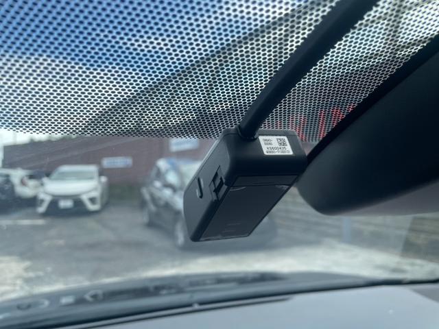 カローラツーリング ハイブリッド　ダブルバイビー　トヨタセーフティセンス　ＢＳＭ　ディスプレイオーディオ　Ｂｌｕｅｔｏｏｔｈ　フルセグＴＶ　オートライト　オートハイビーム　ＥＴＣ　ハーフレザーシート　シートヒーター　ハンドルヒーター　レーダークルコン（16枚目）