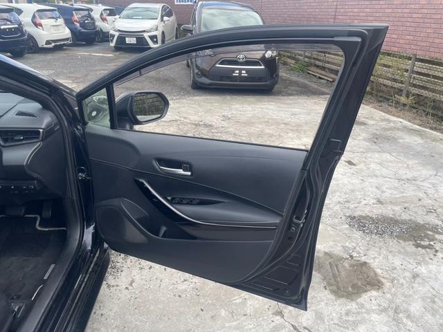 カローラツーリング ハイブリッド　ダブルバイビー　トヨタセーフティセンス　ＢＳＭ　ディスプレイオーディオ　Ｂｌｕｅｔｏｏｔｈ　フルセグＴＶ　オートライト　オートハイビーム　ＥＴＣ　ハーフレザーシート　シートヒーター　ハンドルヒーター　レーダークルコン（22枚目）