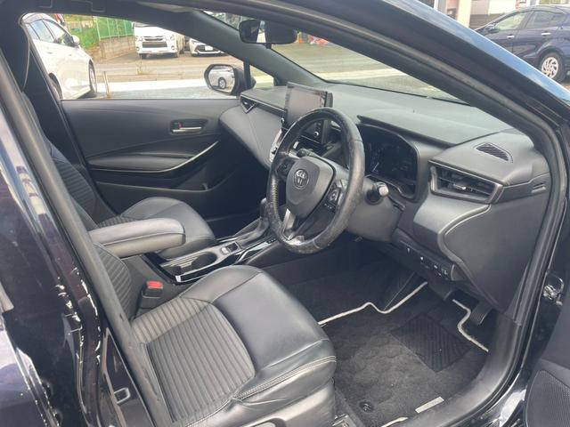 カローラツーリング ハイブリッド　ダブルバイビー　トヨタセーフティセンス　ＢＳＭ　ディスプレイオーディオ　Ｂｌｕｅｔｏｏｔｈ　フルセグＴＶ　オートライト　オートハイビーム　ＥＴＣ　ハーフレザーシート　シートヒーター　ハンドルヒーター　レーダークルコン（26枚目）