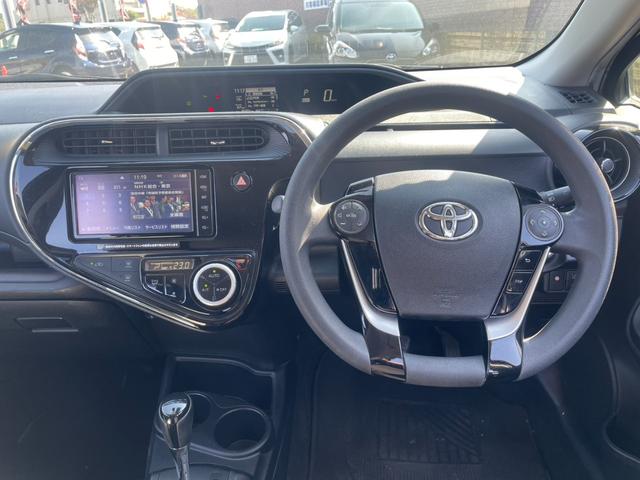 アクア Sスタイルブラック TSS 純正ナビ Bカメラ Bluetooth フルセグTV オートライト オートハイビーム LEDヘッドライト ステアリングリモコン ビルトインETC クルコン クリアランスソナー シートヒーター(4枚目)