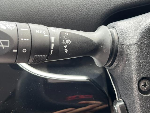 プリウス Ａツーリングセレクション　純正９インチ大型ナビ　黒レザー　バックカメラ　ブラインドスポットモニター　純正１７インチＡＷ　Ｂｌｕｅｔｏｏｔｈ　レーダークルーズコントロール　ＨＵＤ　ＬＥＤヘッドライト　ＥＴＣ　左右シートヒーター（8枚目）