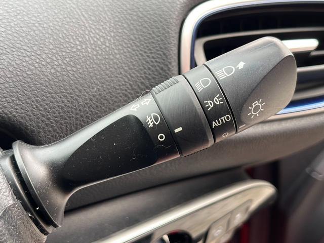 プリウス Ａツーリングセレクション　純正９インチ大型ナビ　黒レザー　バックカメラ　ブラインドスポットモニター　純正１７インチＡＷ　Ｂｌｕｅｔｏｏｔｈ　レーダークルーズコントロール　ＨＵＤ　ＬＥＤヘッドライト　ＥＴＣ　左右シートヒーター（9枚目）