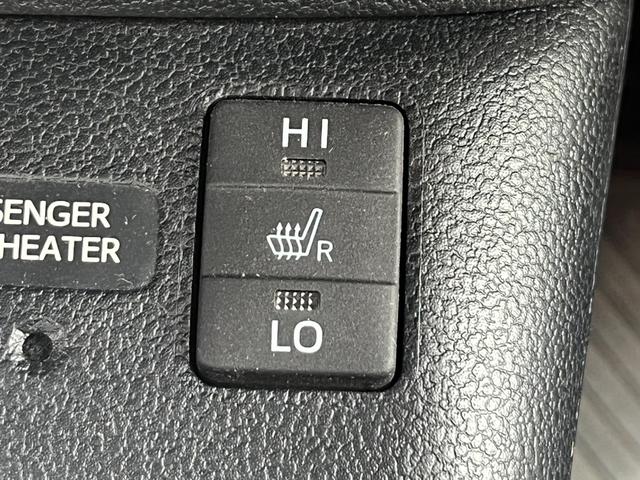 プリウス Ａツーリングセレクション　純正９インチ大型ナビ　黒レザー　バックカメラ　ブラインドスポットモニター　純正１７インチＡＷ　Ｂｌｕｅｔｏｏｔｈ　レーダークルーズコントロール　ＨＵＤ　ＬＥＤヘッドライト　ＥＴＣ　左右シートヒーター（13枚目）