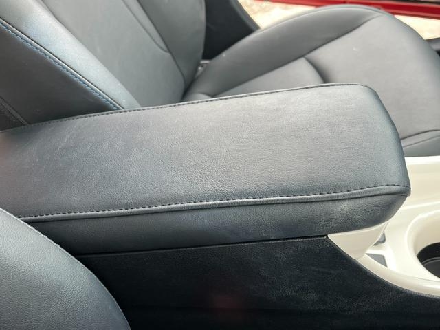 プリウス Ａツーリングセレクション　純正９インチ大型ナビ　黒レザー　バックカメラ　ブラインドスポットモニター　純正１７インチＡＷ　Ｂｌｕｅｔｏｏｔｈ　レーダークルーズコントロール　ＨＵＤ　ＬＥＤヘッドライト　ＥＴＣ　左右シートヒーター（14枚目）