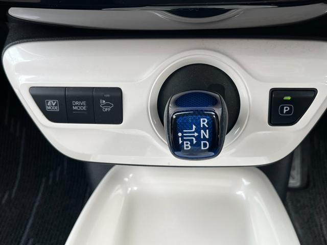 プリウス Ａツーリングセレクション　純正９インチ大型ナビ　黒レザー　バックカメラ　ブラインドスポットモニター　純正１７インチＡＷ　Ｂｌｕｅｔｏｏｔｈ　レーダークルーズコントロール　ＨＵＤ　ＬＥＤヘッドライト　ＥＴＣ　左右シートヒーター（17枚目）