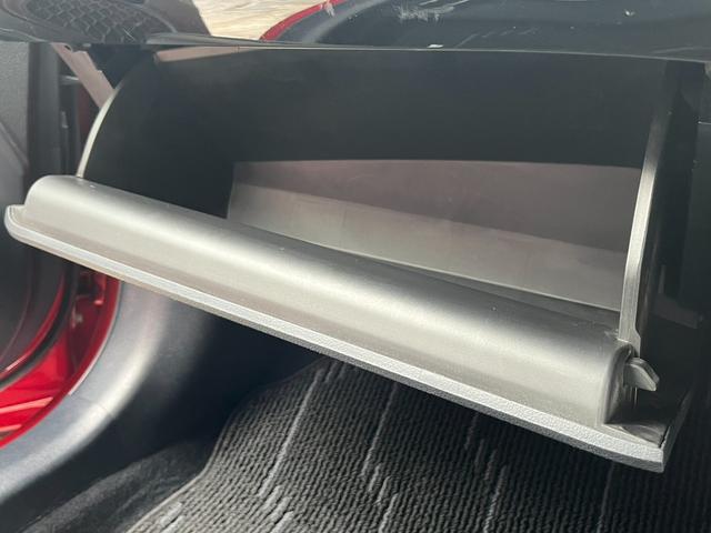 プリウス Ａツーリングセレクション　純正９インチ大型ナビ　黒レザー　バックカメラ　ブラインドスポットモニター　純正１７インチＡＷ　Ｂｌｕｅｔｏｏｔｈ　レーダークルーズコントロール　ＨＵＤ　ＬＥＤヘッドライト　ＥＴＣ　左右シートヒーター（24枚目）