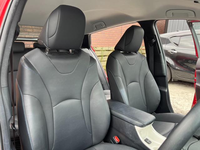 プリウス Ａツーリングセレクション　純正９インチ大型ナビ　黒レザー　バックカメラ　ブラインドスポットモニター　純正１７インチＡＷ　Ｂｌｕｅｔｏｏｔｈ　レーダークルーズコントロール　ＨＵＤ　ＬＥＤヘッドライト　ＥＴＣ　左右シートヒーター（31枚目）