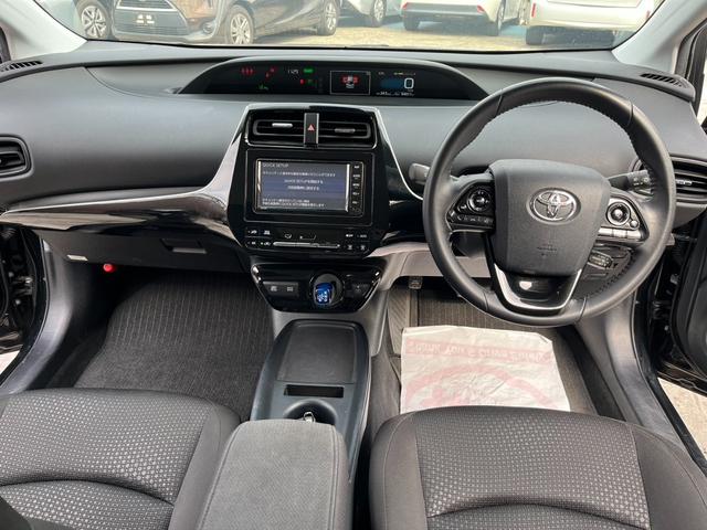 プリウス Ｓ　純正ナビ　トヨタセーフティセンス　ＡＣ１００Ｖ電源　バックカメラ　Ｂｌｕｅｔｏｏｔｈ　レーダークルーズコントロール　レーンキープアシスト　ＥＴＣ　オートハイビーム　ＬＥＤヘッドライト　コーナーセンサー（3枚目）