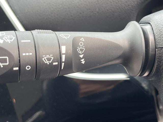 プリウス Ｓ　純正ナビ　トヨタセーフティセンス　ＡＣ１００Ｖ電源　バックカメラ　Ｂｌｕｅｔｏｏｔｈ　レーダークルーズコントロール　レーンキープアシスト　ＥＴＣ　オートハイビーム　ＬＥＤヘッドライト　コーナーセンサー（8枚目）