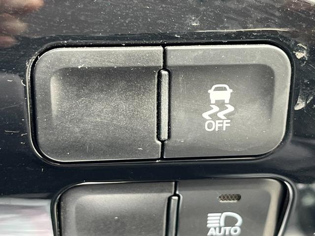 プリウス Ｓ　純正ナビ　トヨタセーフティセンス　ＡＣ１００Ｖ電源　バックカメラ　Ｂｌｕｅｔｏｏｔｈ　レーダークルーズコントロール　レーンキープアシスト　ＥＴＣ　オートハイビーム　ＬＥＤヘッドライト　コーナーセンサー（11枚目）