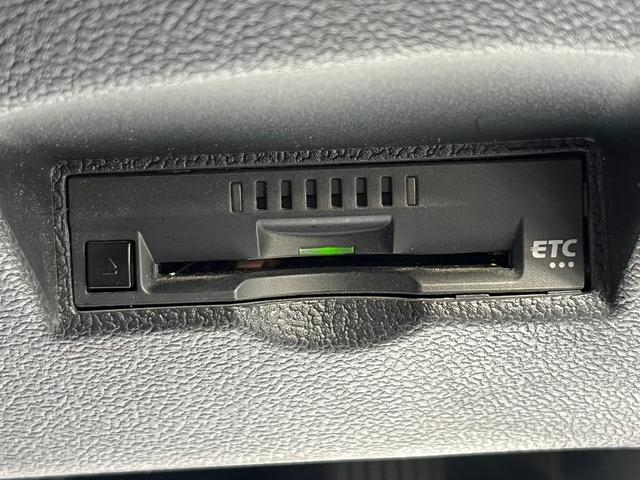 プリウス Ｓ　純正ナビ　トヨタセーフティセンス　ＡＣ１００Ｖ電源　バックカメラ　Ｂｌｕｅｔｏｏｔｈ　レーダークルーズコントロール　レーンキープアシスト　ＥＴＣ　オートハイビーム　ＬＥＤヘッドライト　コーナーセンサー（16枚目）