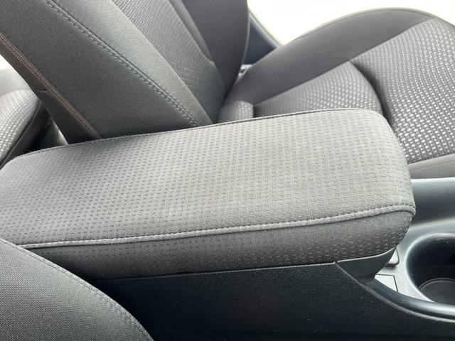 プリウス Ｓ　純正ナビ　トヨタセーフティセンス　ＡＣ１００Ｖ電源　バックカメラ　Ｂｌｕｅｔｏｏｔｈ　レーダークルーズコントロール　レーンキープアシスト　ＥＴＣ　オートハイビーム　ＬＥＤヘッドライト　コーナーセンサー（17枚目）