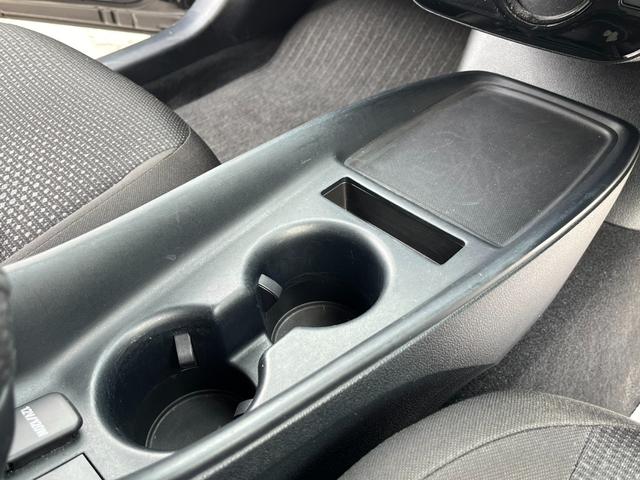 プリウス Ｓ　純正ナビ　トヨタセーフティセンス　ＡＣ１００Ｖ電源　バックカメラ　Ｂｌｕｅｔｏｏｔｈ　レーダークルーズコントロール　レーンキープアシスト　ＥＴＣ　オートハイビーム　ＬＥＤヘッドライト　コーナーセンサー（19枚目）