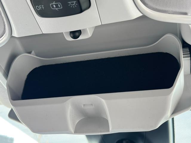 プリウス Ｓ　純正ナビ　トヨタセーフティセンス　ＡＣ１００Ｖ電源　バックカメラ　Ｂｌｕｅｔｏｏｔｈ　レーダークルーズコントロール　レーンキープアシスト　ＥＴＣ　オートハイビーム　ＬＥＤヘッドライト　コーナーセンサー（28枚目）