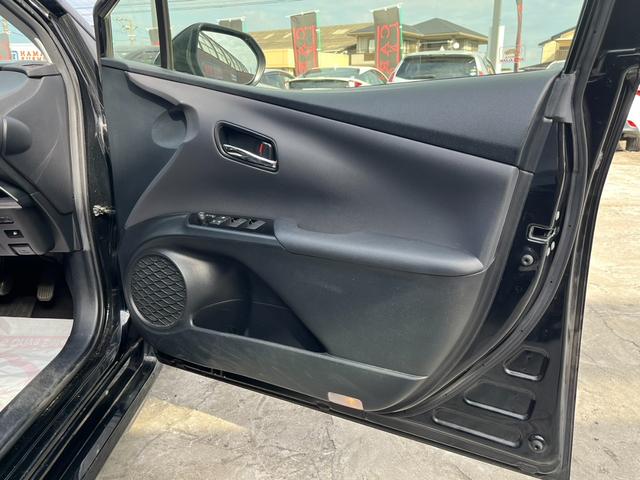 プリウス Ｓ　純正ナビ　トヨタセーフティセンス　ＡＣ１００Ｖ電源　バックカメラ　Ｂｌｕｅｔｏｏｔｈ　レーダークルーズコントロール　レーンキープアシスト　ＥＴＣ　オートハイビーム　ＬＥＤヘッドライト　コーナーセンサー（29枚目）