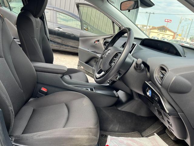 プリウス Ｓ　純正ナビ　トヨタセーフティセンス　ＡＣ１００Ｖ電源　バックカメラ　Ｂｌｕｅｔｏｏｔｈ　レーダークルーズコントロール　レーンキープアシスト　ＥＴＣ　オートハイビーム　ＬＥＤヘッドライト　コーナーセンサー（31枚目）