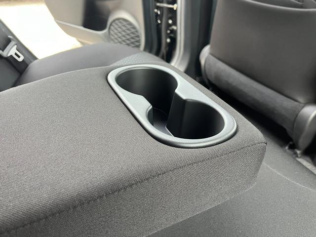 プリウス Ｓ　純正ナビ　トヨタセーフティセンス　ＡＣ１００Ｖ電源　バックカメラ　Ｂｌｕｅｔｏｏｔｈ　レーダークルーズコントロール　レーンキープアシスト　ＥＴＣ　オートハイビーム　ＬＥＤヘッドライト　コーナーセンサー（36枚目）