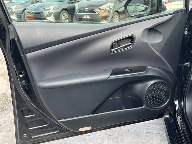 プリウス Ｓ　純正ナビ　トヨタセーフティセンス　ＡＣ１００Ｖ電源　バックカメラ　Ｂｌｕｅｔｏｏｔｈ　レーダークルーズコントロール　レーンキープアシスト　ＥＴＣ　オートハイビーム　ＬＥＤヘッドライト　コーナーセンサー（41枚目）