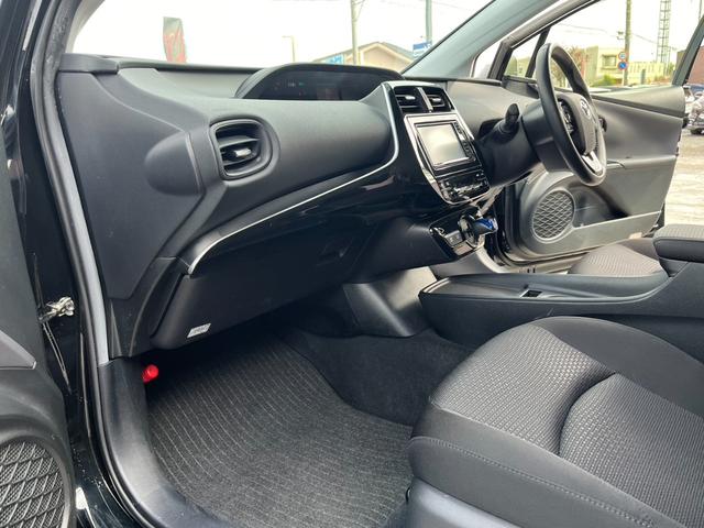 プリウス Ｓ　純正ナビ　トヨタセーフティセンス　ＡＣ１００Ｖ電源　バックカメラ　Ｂｌｕｅｔｏｏｔｈ　レーダークルーズコントロール　レーンキープアシスト　ＥＴＣ　オートハイビーム　ＬＥＤヘッドライト　コーナーセンサー（42枚目）