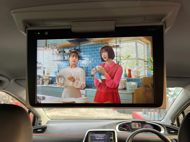 シエンタ ハイブリッドＧ　クエロ　モデリスタエアロ　フリップダウンモニター　両側パワースライドドア　ハーフレザー　純正ナビ　左右シートヒーター　バックカメラ　ＥＴＣ　トヨタセーフティセンス　ＬＥＤヘッドライト　ドラレコ　ＤＶＤ再生（5枚目）