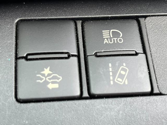 シエンタ ハイブリッドＧ　クエロ　モデリスタエアロ　フリップダウンモニター　両側パワースライドドア　ハーフレザー　純正ナビ　左右シートヒーター　バックカメラ　ＥＴＣ　トヨタセーフティセンス　ＬＥＤヘッドライト　ドラレコ　ＤＶＤ再生（15枚目）