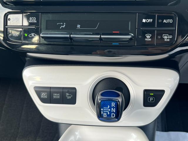 プリウス A 純正9インチ大型ナビ バックカメラ コーナーセンサー DVD再生 レーダークルーズコントロール トヨタセーフティセンス ブラインドスポットモニター ヘッドアップディスプレイ LEDヘッドライト ETC(14枚目)