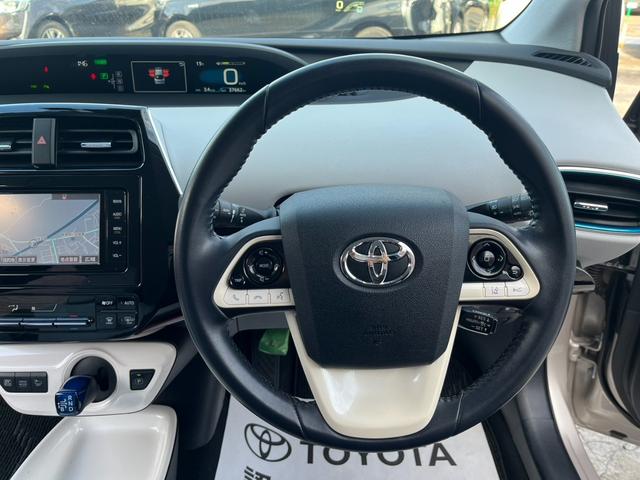 プリウス A 純正ナビ Bluetooth ヘッドアップディスプレイ Bカメラ ブラインドスポットモニター トヨタセーフティセンス ETC LEDヘッドライト ドラレコ 純正15インチAW レーダークルコン(4枚目)