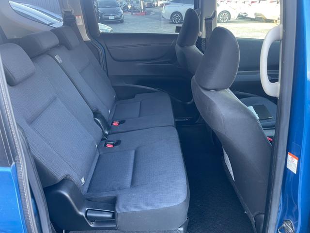 シエンタ ハイブリッドＧ　トヨタセーフティセンス　純正ナビ　Ｂカメラ　Ｂｌｕｅｔｏｏｔｈ　両側パワスラ　ビルトインＥＴＣ２．０　ステアリングリモコン　シートヒーター　オートライト　オートハイビーム　ＬＥＤヘッドライト（30枚目）