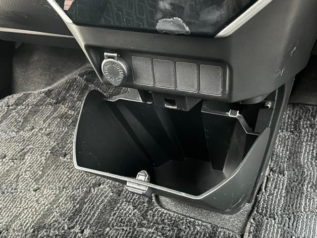 タンク カスタムＧ－Ｔ　モデリスタエアロ　純正９インチ大型ナビ　両側パワースライドドア　スマートアシスト　ＨＤＭＩ　フルセグ　ドライブレコーダー　バックカメラ　Ｂｌｕｅｔｏｏｔｈ　ＬＥＤヘッドライト　ＥＴＣ　ＣＤ・ＤＶＤ再生（17枚目）