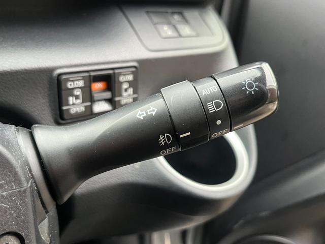 シエンタ ハイブリッドＸ　両側パワースライドドア　純正ナビ　トヨタセーフティセンス　左右シートヒーター　コーナーセンサー　ＤＶＤ再生　Ｂｌｕｅｔｏｏｔｈ　フルセグ　ＬＥＤヘッドライト　ＥＴＣ　オートハイビーム　スマートキー（8枚目）