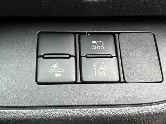 シエンタ ハイブリッドＸ　両側パワースライドドア　純正ナビ　トヨタセーフティセンス　左右シートヒーター　コーナーセンサー　ＤＶＤ再生　Ｂｌｕｅｔｏｏｔｈ　フルセグ　ＬＥＤヘッドライト　ＥＴＣ　オートハイビーム　スマートキー（11枚目）